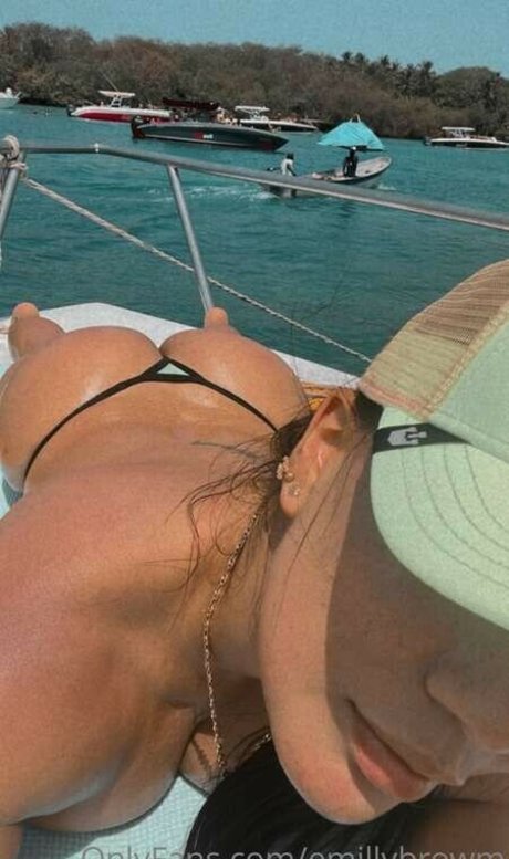 Emillybrowm naked actress photo