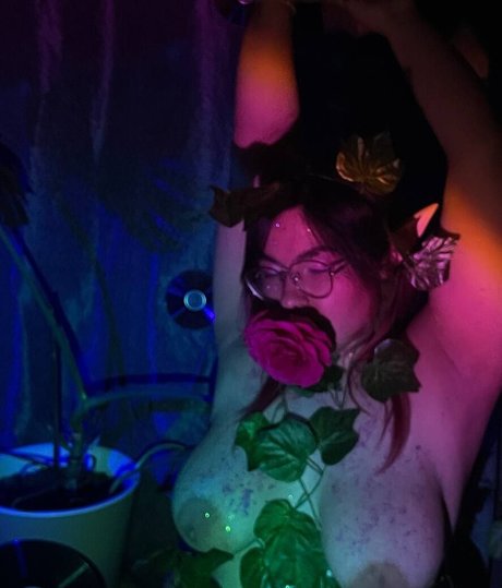 utkashnitke erotic model photo