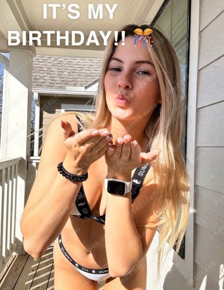 itslexismith model erotic photo