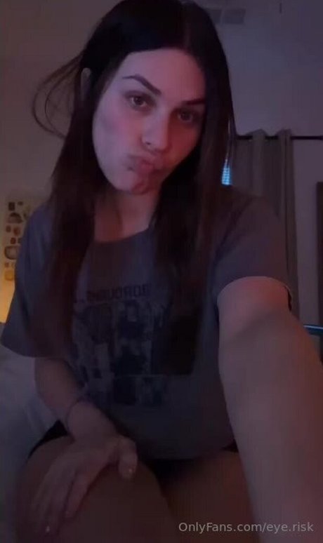 Eyeriskkk model top pictures