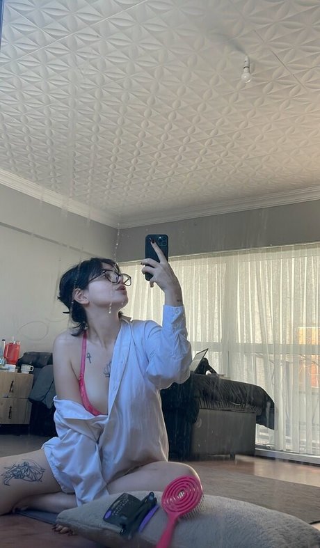 Nururkmz model sexy pic