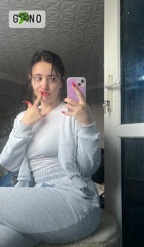 Nururkmz naked actress pic