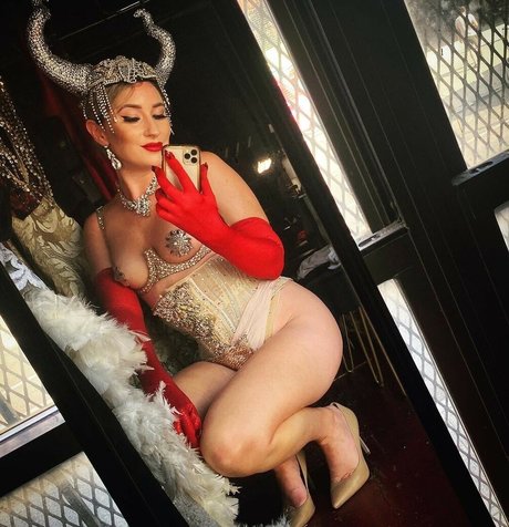 Robyn Adele Anderson star archive