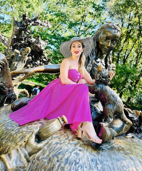 Robyn Adele Anderson star hot pics