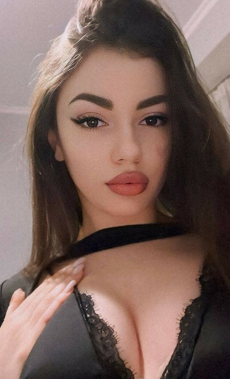 girlsoodaa exclusive model picture