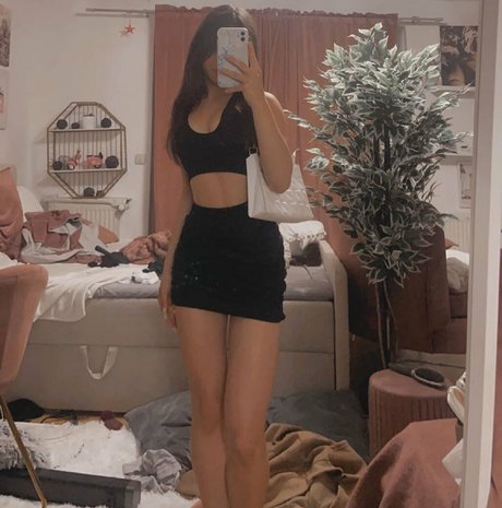 Doreengnadi star erotic photo