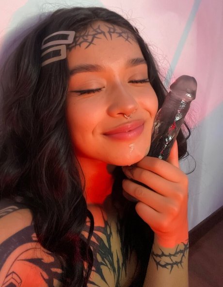 Milaxfairyy nude model pics