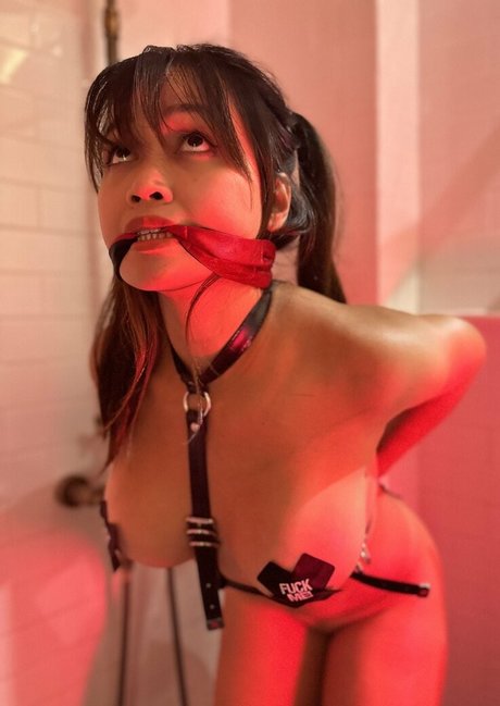 asian eye model exclusive pics