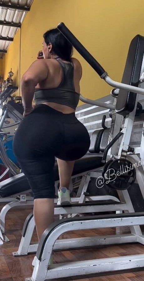 Bellisima 32 model naked img