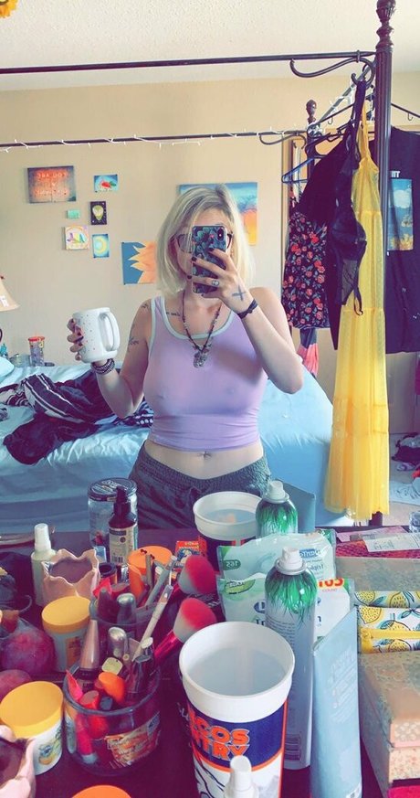 Curthobain xxx actress pics