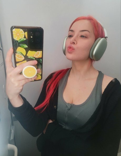 ItsLeslie model exclusive pics