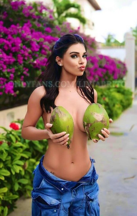 Livia Brito star nude pics