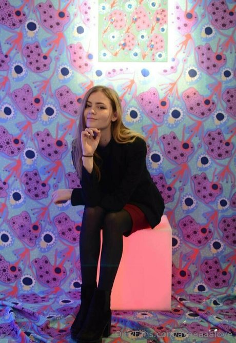 nina williams beautiful model pictures