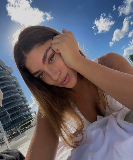 Morena Bradas star top galleries