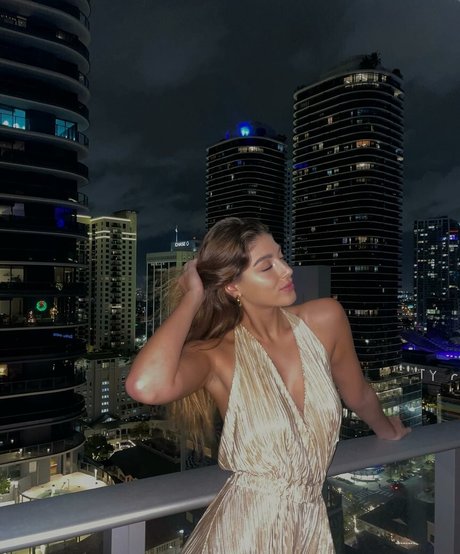 Morena Bradas model pic