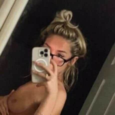 Tori Divine sex model photos