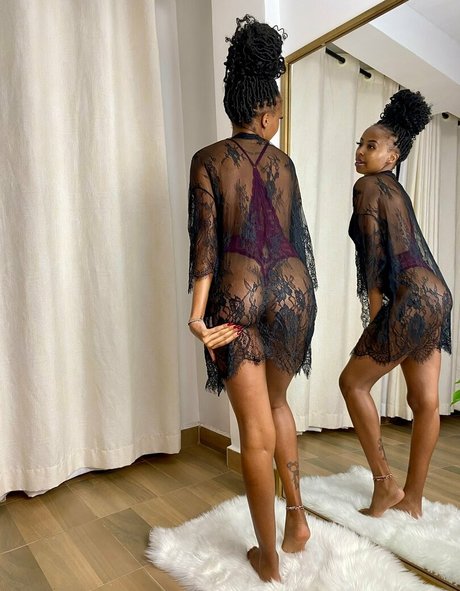 ebonynaomii model perfect images