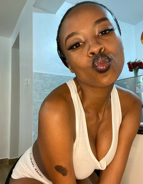 ebonynaomii exclusive actress pic