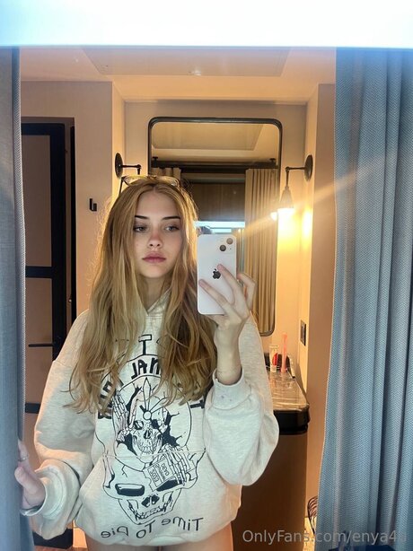 enya4u model erotic photo