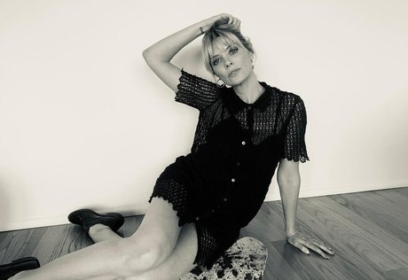 April Bowlby star adult photo