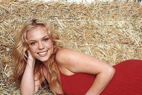 Agnes Bruckner pretty model galleries