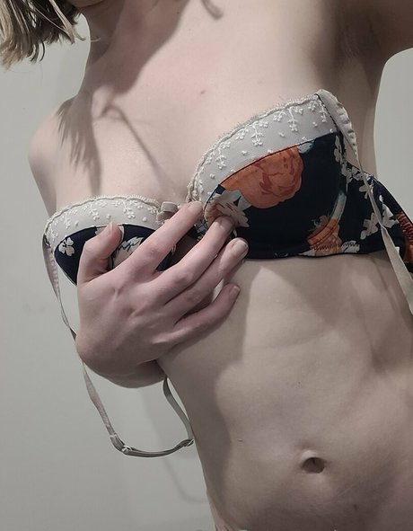 emmya star naked galleries