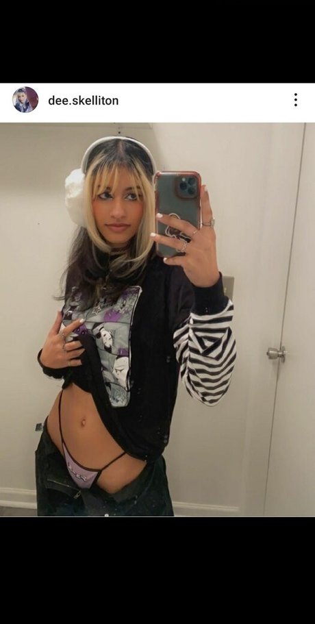 Dee skelliton sexy star gallery