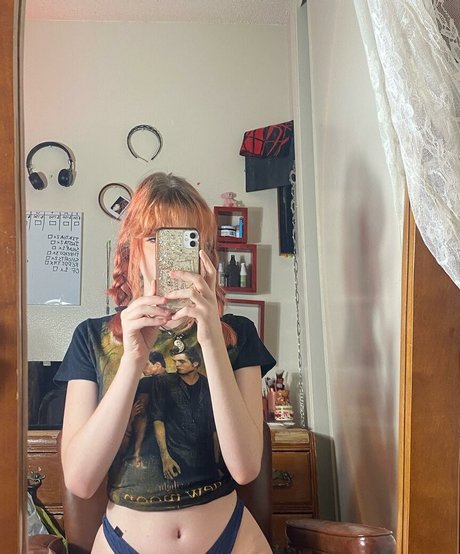 Tora Love star nude pics