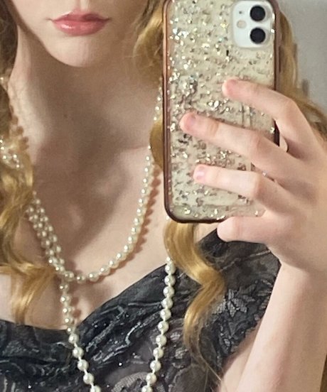 Tora Love sex model photo