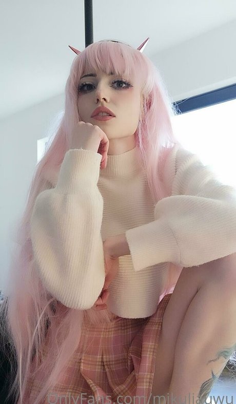 mikuliauwu naked model picture