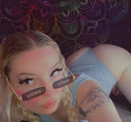 Jeneveve Brown nude star gallery