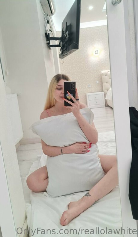 reallolawhite hd model picture