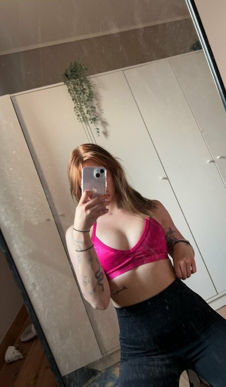 Lil Lau star exclusive images