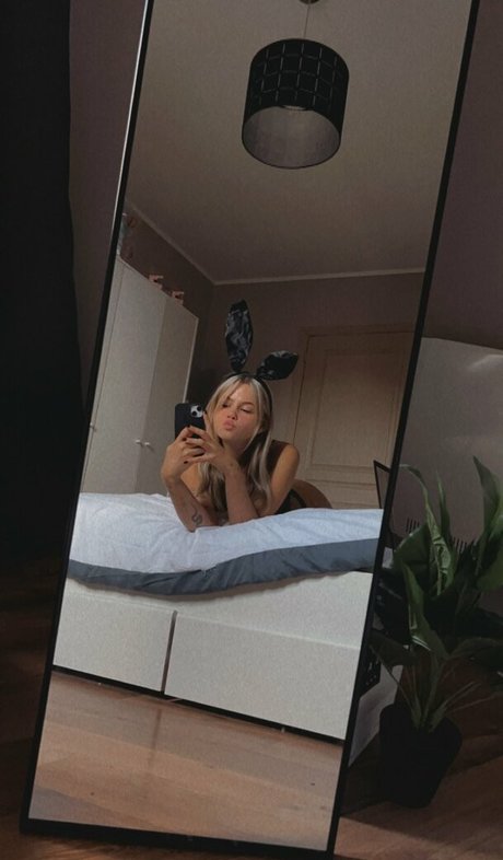 Lil Lau star porn images