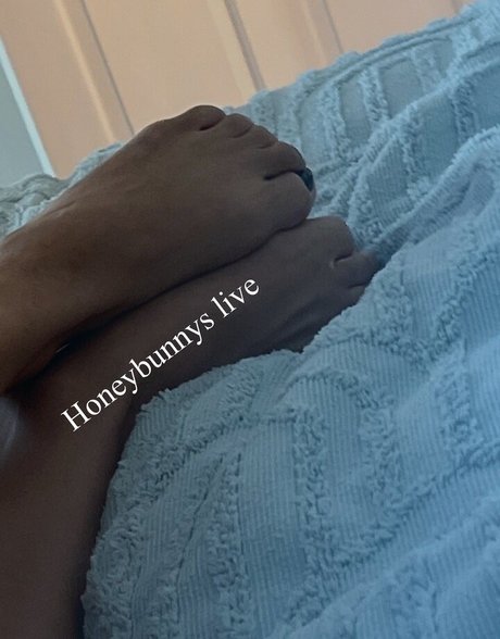 itshoneybunny2022 hot actress img