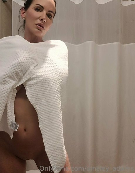 ainsley adams pretty model img