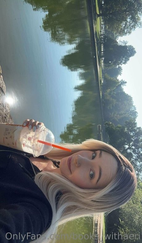 books withari sexy actress pic