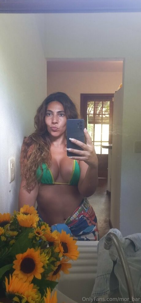 mor bar pretty model pic