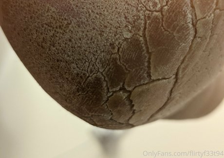 flirtyf33t94 erotic model photo