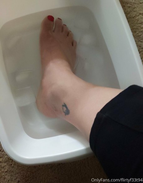 flirtyf33t94 free model pictures