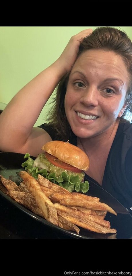basicbitchbakerybooty top model img