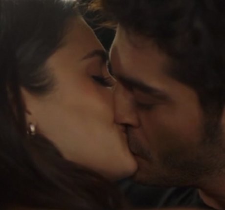 Hande Ercel Profile pic