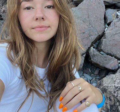 Holly Taylor art actress galleries