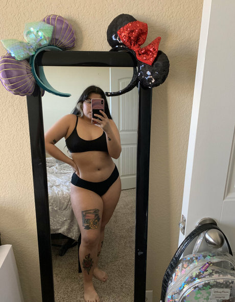 scawee spice naked model pictures