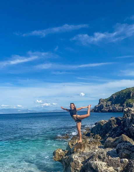 lauragetshigh erotic actress gallery