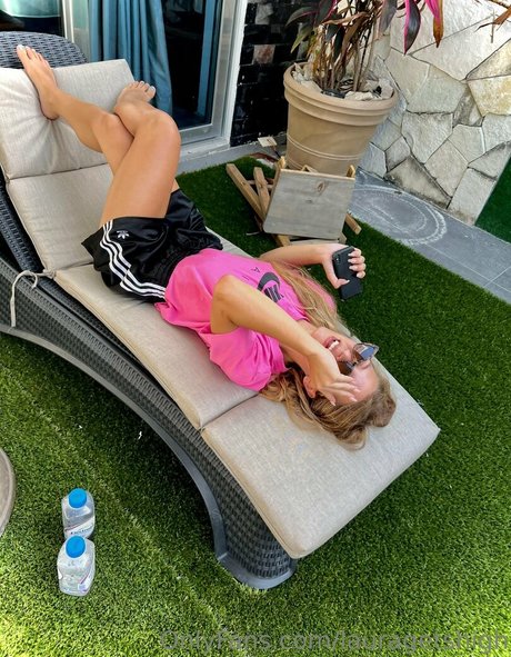 lauragetshigh top actress photo