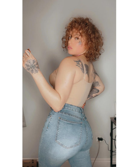 PrettyBully pornstar nude photo