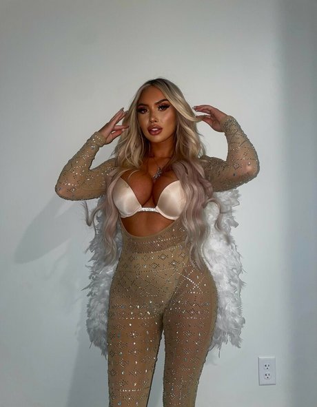 Heaven Brat sexy model pics