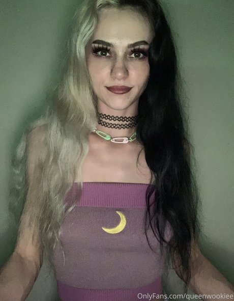 queenwookiee sexy model img