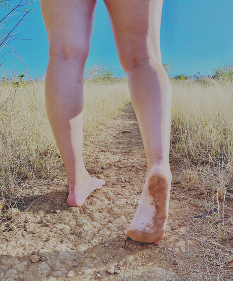 walkingaia naked pornstar pictures